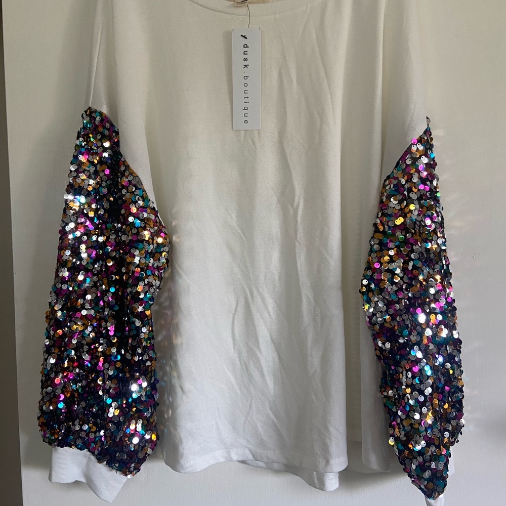 Vine and Love confetti Top with Sequin Sleeves NWT